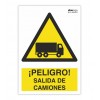 Señal "¡PELIGRO! SALIDA DE CAMIONES"